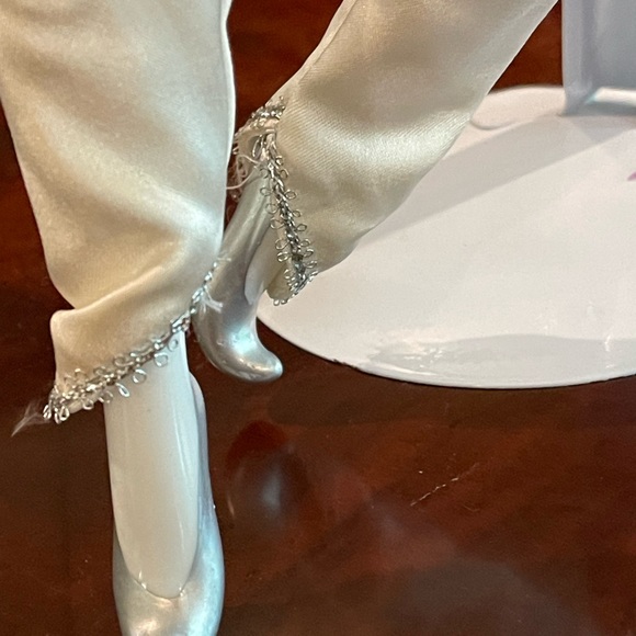 Mardi Gras Doll - Picture 6 of 10